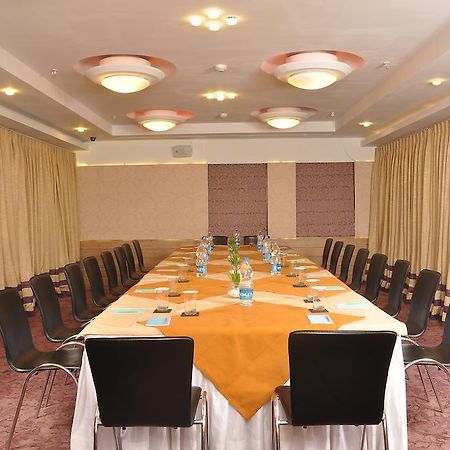 Hotel Niharika Kalküta Dış mekan fotoğraf