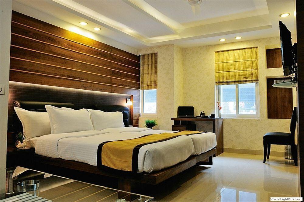 Hotel Niharika Kalküta Dış mekan fotoğraf