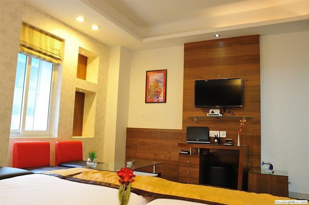 Hotel Niharika Kalküta Dış mekan fotoğraf
