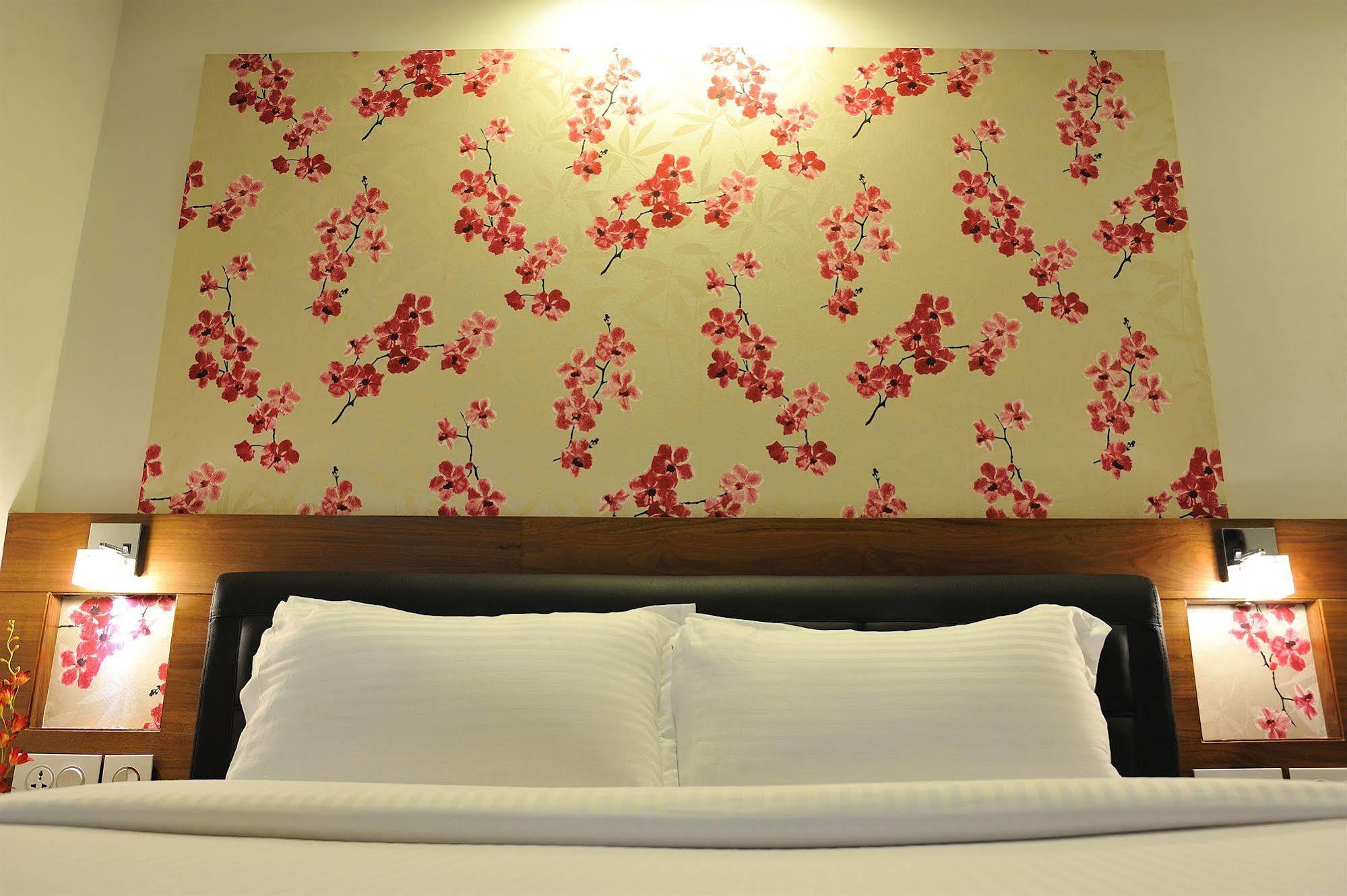 Hotel Niharika Kalküta Dış mekan fotoğraf