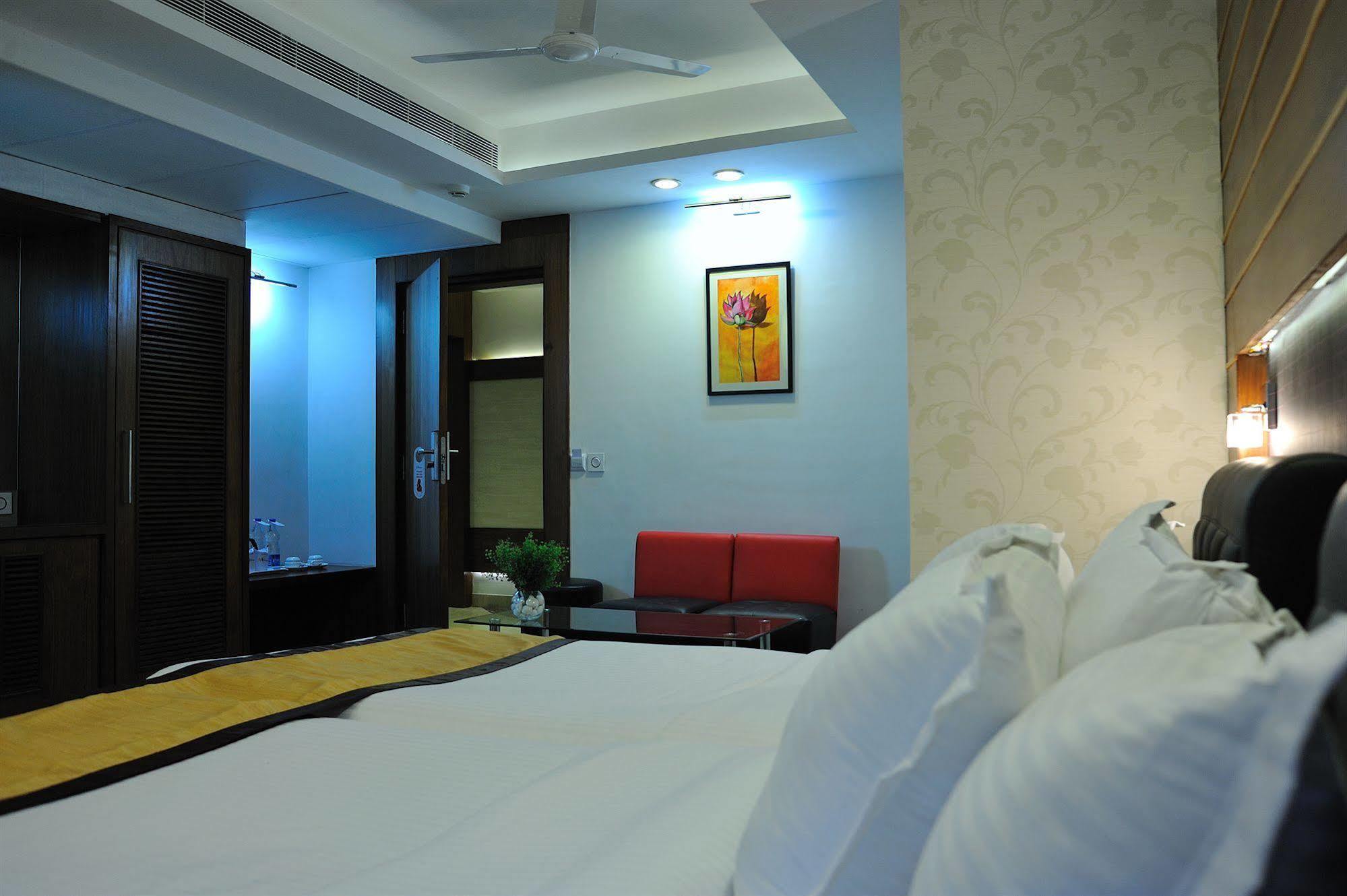 Hotel Niharika Kalküta Dış mekan fotoğraf