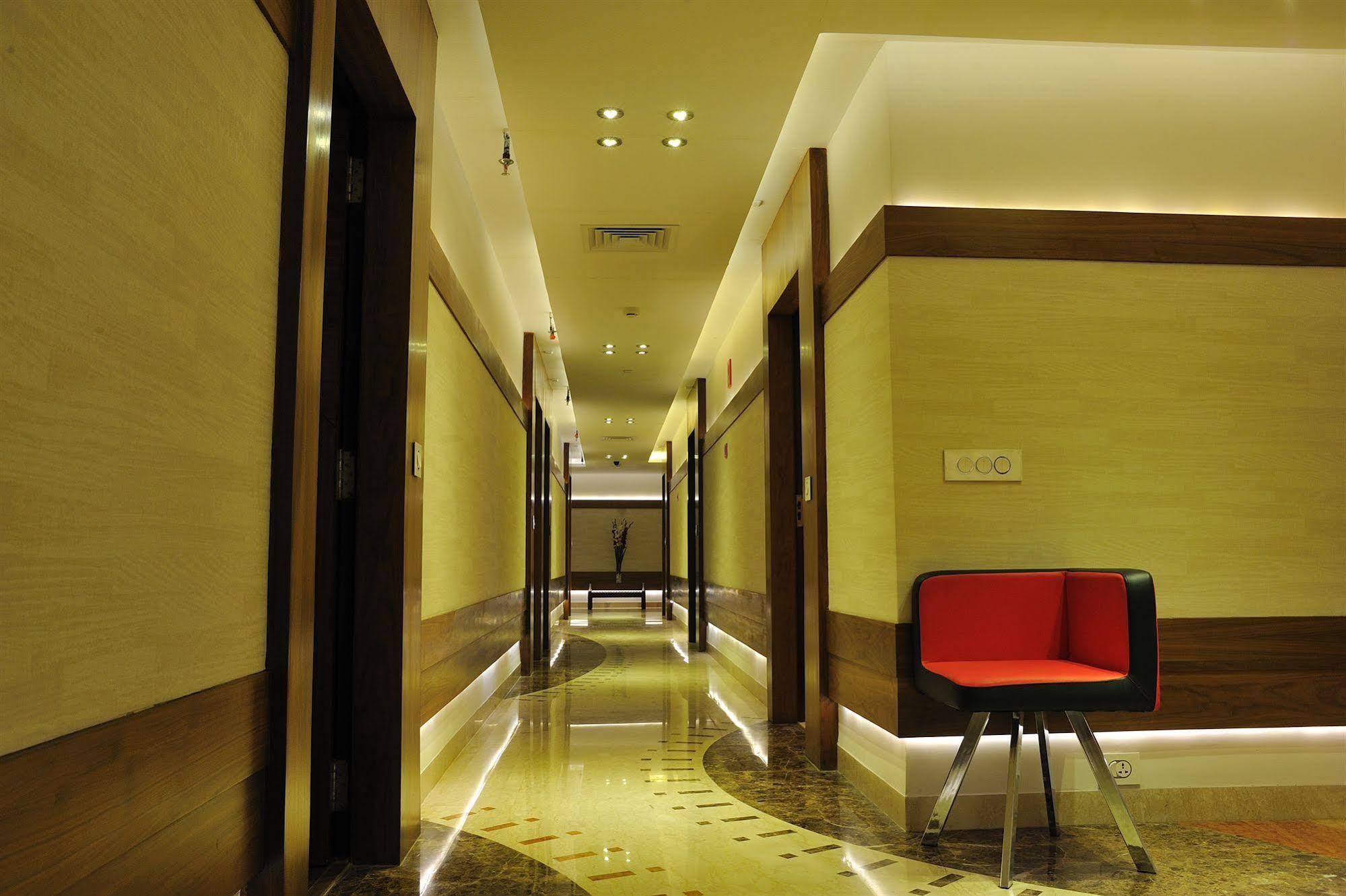 Hotel Niharika Kalküta Dış mekan fotoğraf