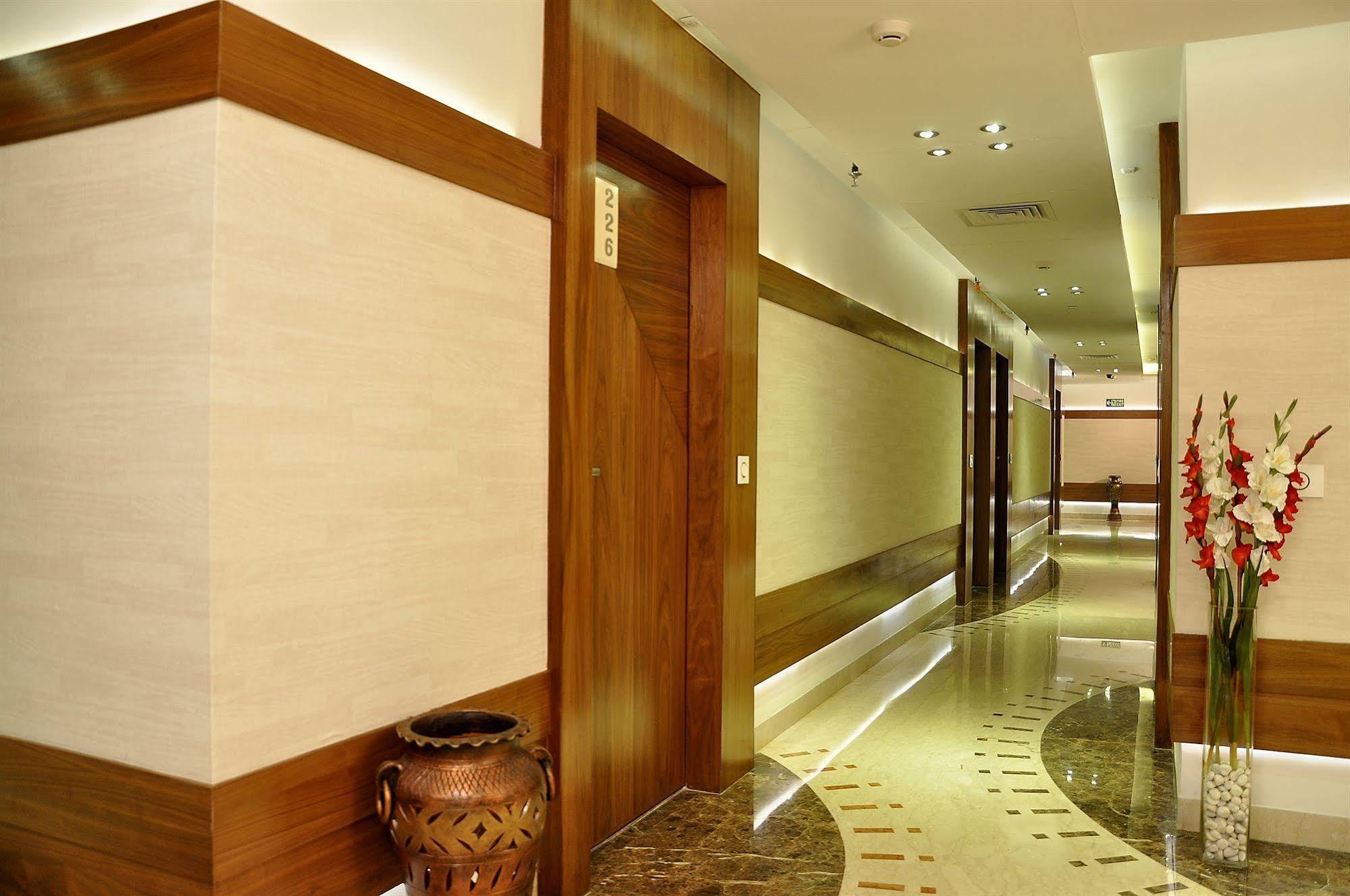 Hotel Niharika Kalküta Dış mekan fotoğraf