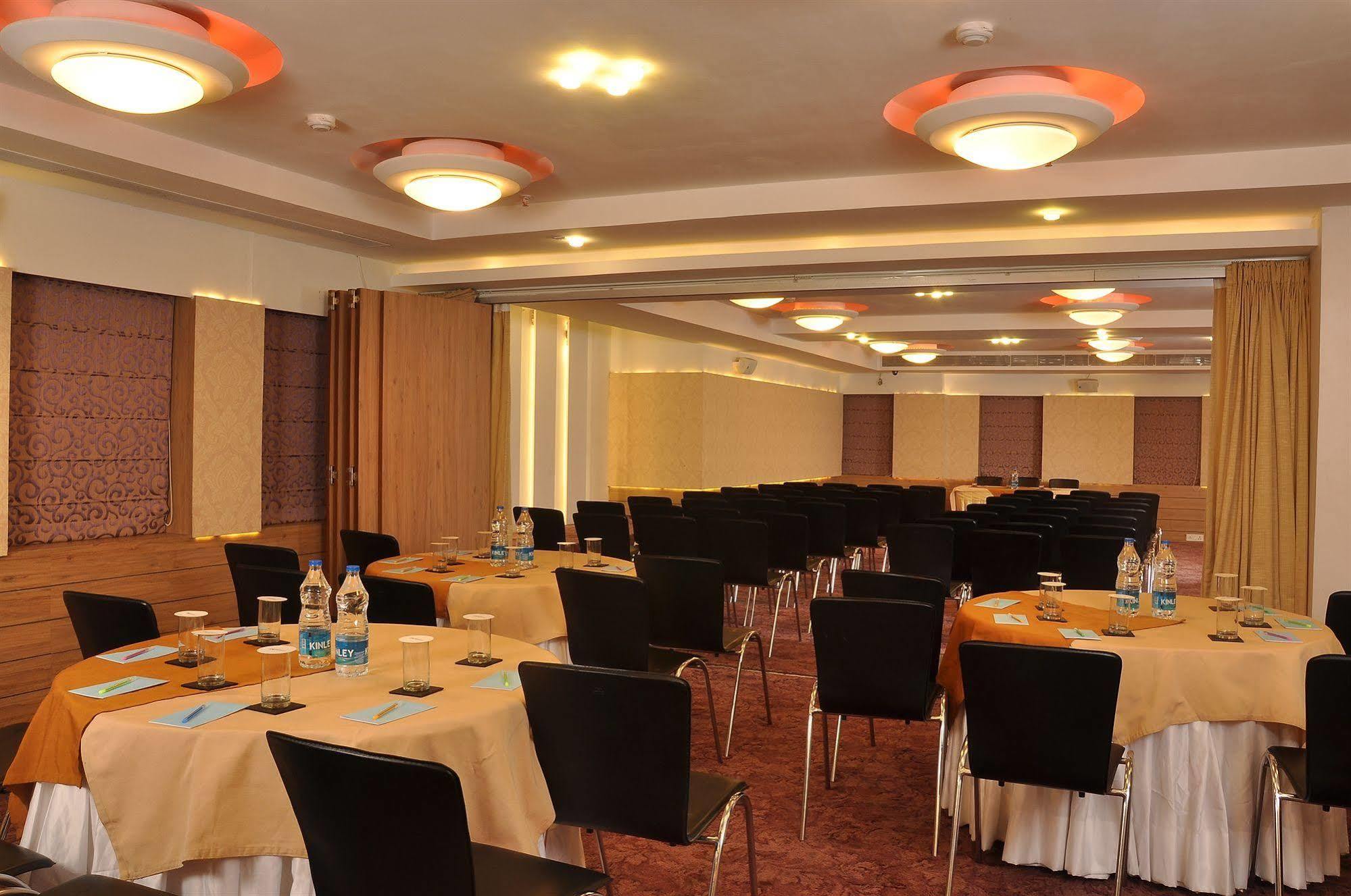 Hotel Niharika Kalküta Dış mekan fotoğraf