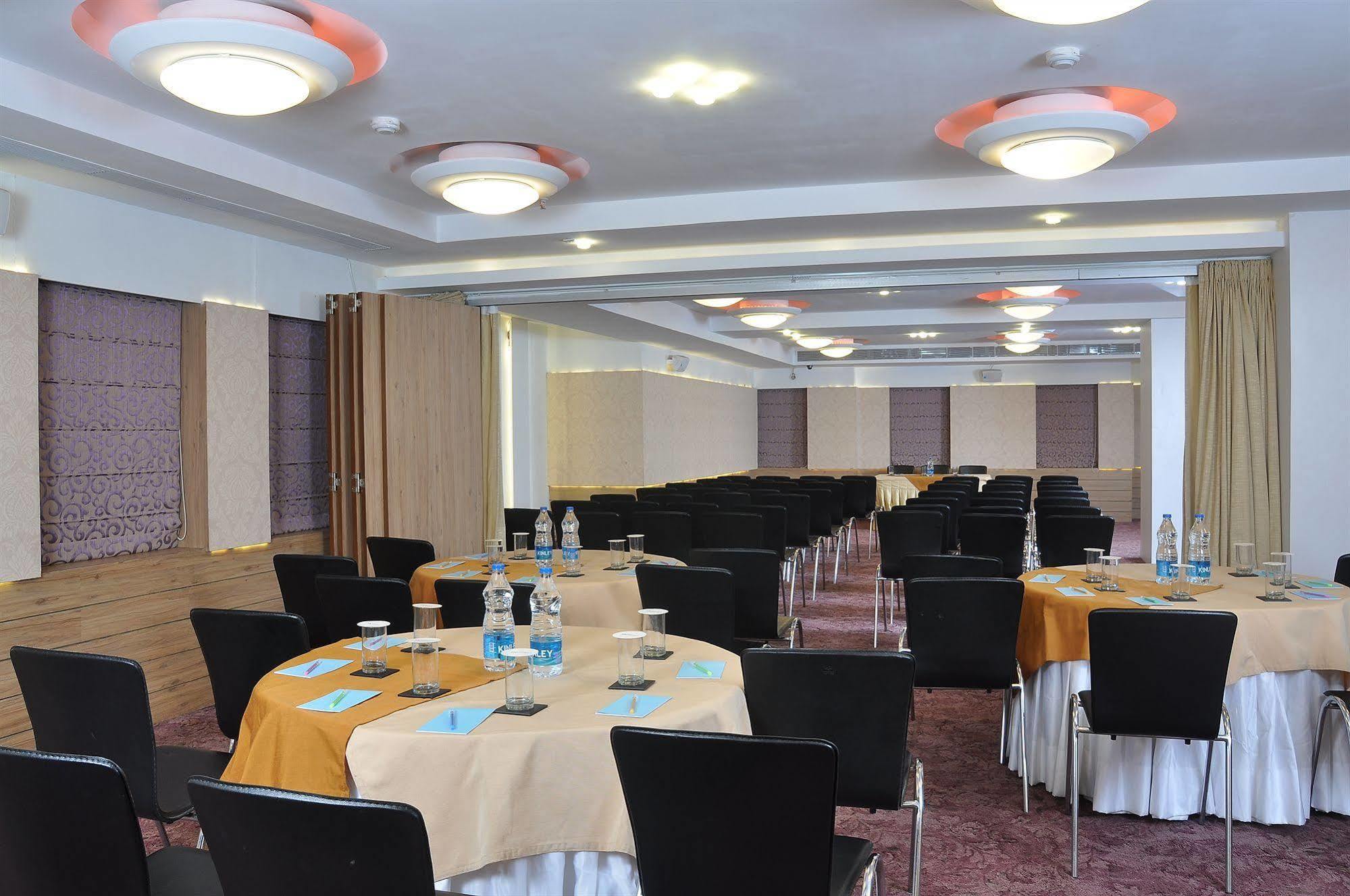 Hotel Niharika Kalküta Dış mekan fotoğraf