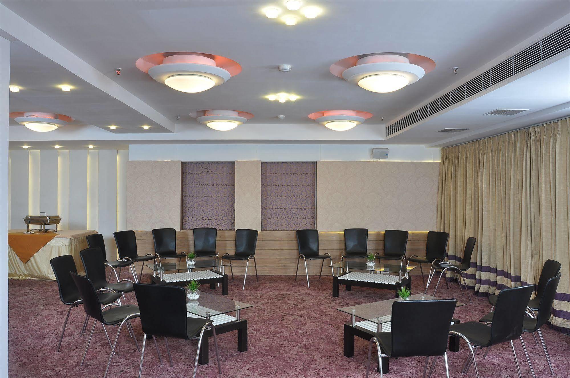 Hotel Niharika Kalküta Dış mekan fotoğraf