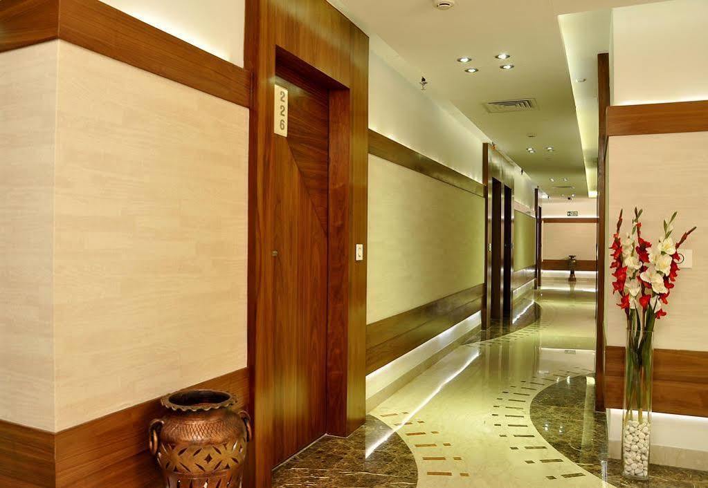 Hotel Niharika Kalküta Dış mekan fotoğraf