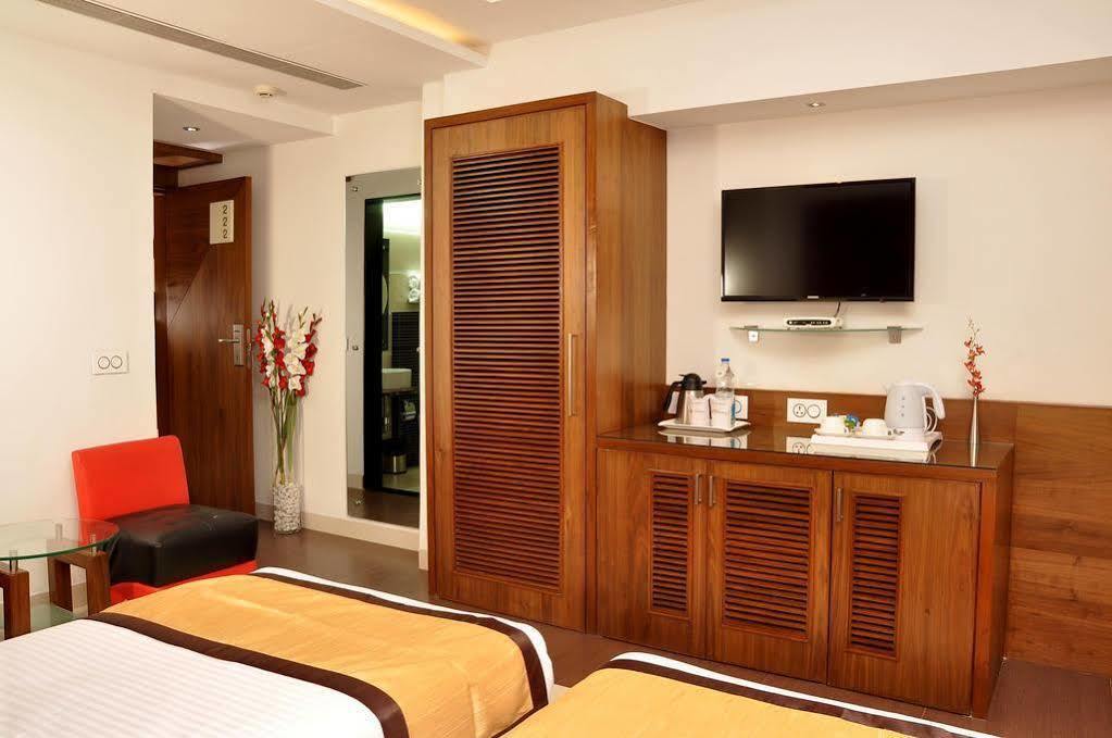 Hotel Niharika Kalküta Dış mekan fotoğraf